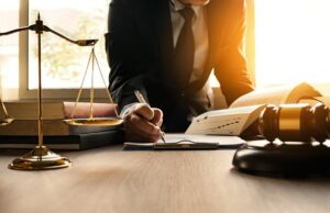 How to choose a lawyer: all our advice